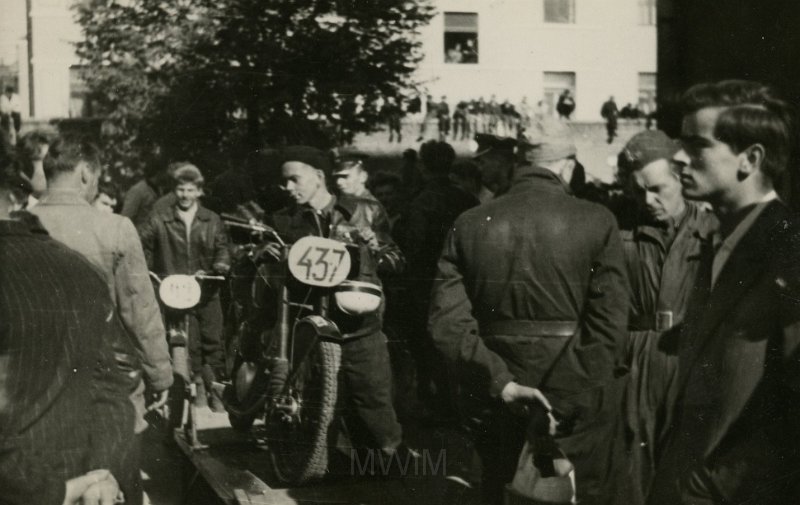 KKE 4330.jpg - Motocrossy z udziałem Tadeusza Giedrojcia.